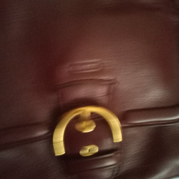 Coach Burgundy Leather tote bag, embossed Coach, Roomy, Med Size bag - Picture 1 of 8